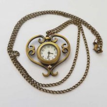 Reloj de fuelle corazón de bronce antiguo con cadena