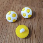 Botón de fantasía con motivos de fútbol para niños N°11 amarillo oscuro