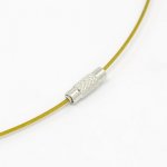 1 collar rígido de alambre dorado con cierre de rosca N°01
