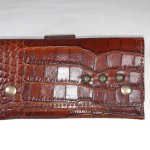 Pochette à tabac croûte de cuir de vachette imprimée façon croco