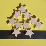 Figurita de estrella en miniatura con 5 ramas perforadas, decoración navideña para decorar y colgar, madera maciza