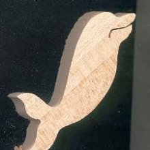 Figurita de delfín 4,6x 5 cm en madera, hecha a mano