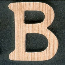Letra B a encolar en madera de fresno altura 5 cm espesor 5 mm