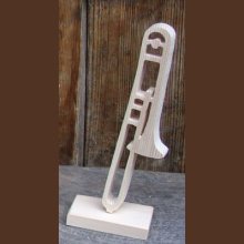 trombón montado sobre una base de madera, decoración musical, hecho a mano, regalo trombonista