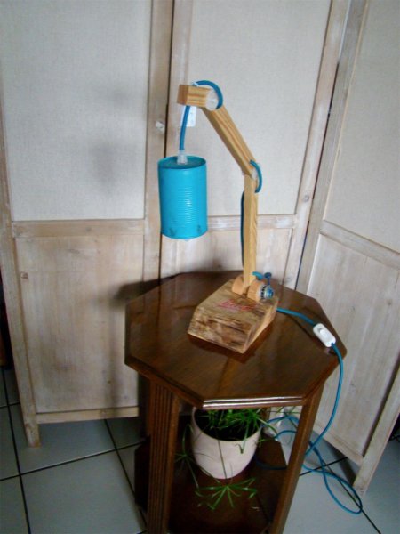 L&aacute;mpara azul para ni&ntilde;o travieso