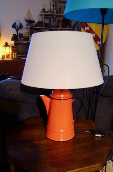 L&aacute;mpara Cafeti&egrave;re roja, antigua, chapa esmaltada