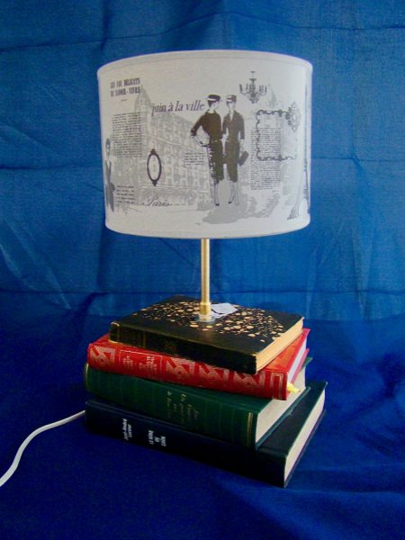 L&aacute;mpara libro antigua, Paris's