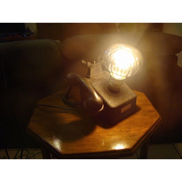 L&aacute;mpara de tel&eacute;fono retro steampunk