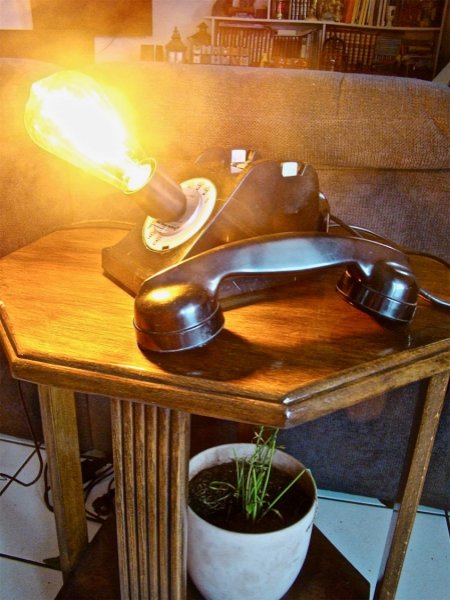 l&aacute;mpara telef&oacute;nica 50 ' BEE GOOD