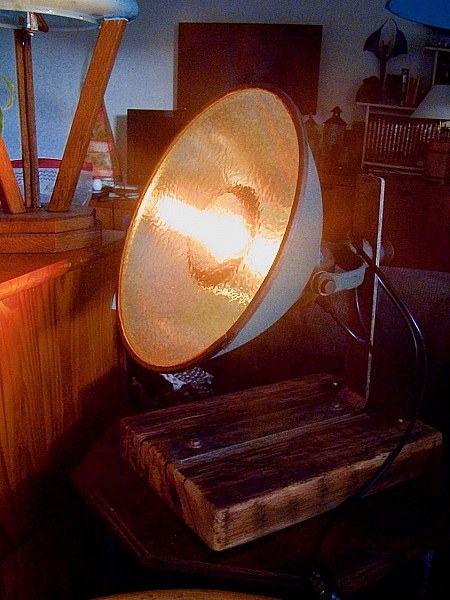 PROJECTEUR INDUSTRIEL VINTAGE RECYCL&Eacute;