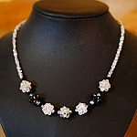 Collar de cuentas de plata negra