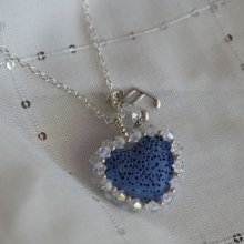 Colgante Corazón de piedra de lava azul en cadena de plata