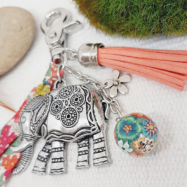 Bolsa joya con gran colgante de elefante de plata antigua y cinta a juego para un dise&ntilde;o &uacute;nico