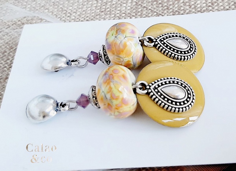 pendientes de dise&ntilde;o en an&iacute;s verde y gota de plata envejecida