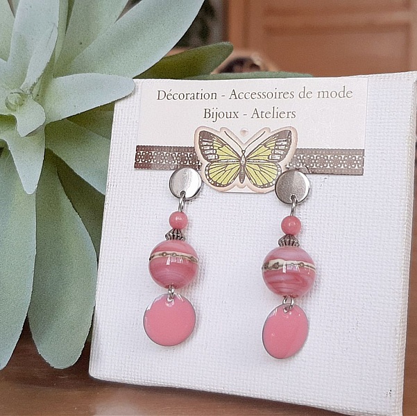 boucles d'oreilles pour oreilles perc&eacute;es rose guimauve