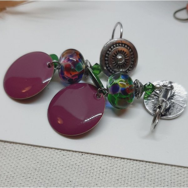 pendientes para orejas perforadascolores originales verde y morado y ajuste perfecto en cuentas de vidrio