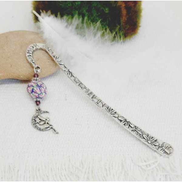 marque pages f&eacute;e sur lune argent&eacute; et perle violet effet mosaique faite &agrave; la main