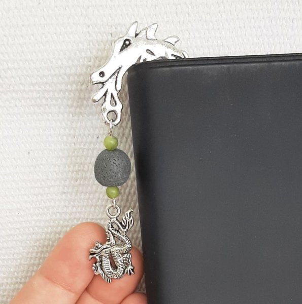page mark colgante dragon con perla gris hecho a mano y cuenta de piedra natural
