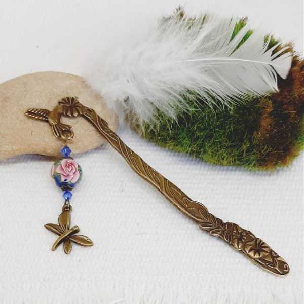 p&aacute;ginas de marca colgante libelluele color bronce con perla sublime con rosa handmadertisanale 