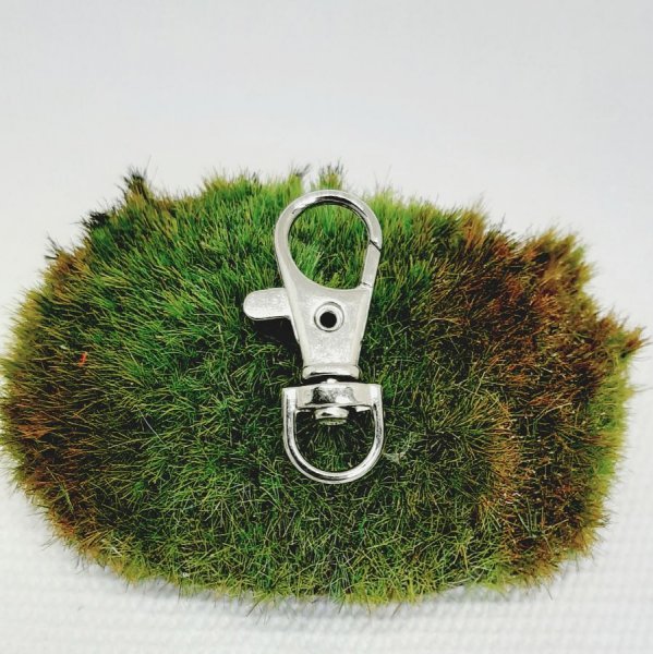 llavero de plata con colgante de caballo y hermosa perla roja y blanca hecha a mano y perla de dise&ntilde;o de color rosa y verde