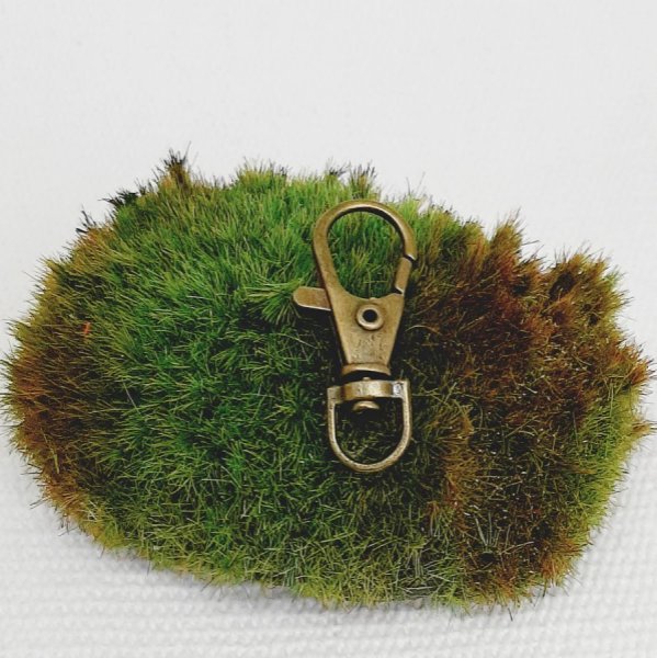 Llavero o joya para bolso con colgante ala de &aacute;ngel color bronce marr&oacute;n y azul 