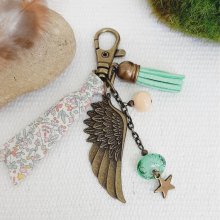 Llavero o joya para bolso con colgante de ala de ángel en suaves colores pastel