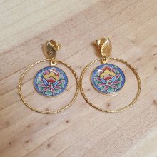 Pendientes colgantes flor oriental con fondo azul