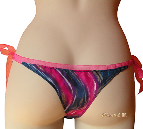 Tanga de seda azul marino y fucsia pintado a mano