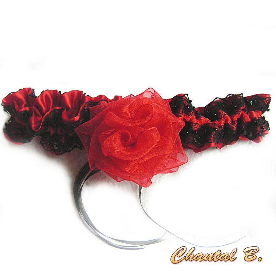 jarretière mariage originale satin rouge dentelle noire fleur rouge thème Paris cabaret