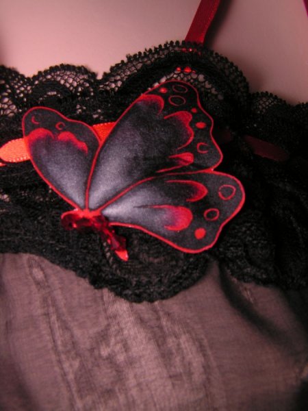 Conjunto lencer&iacute;a San Valent&iacute;n seda negro mariposa rojo Alix