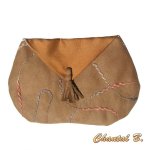 bolso de mano de ante y seda beige