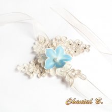 Pulsera de encaje marfil con flor de seda azul y strass brazalete de novia