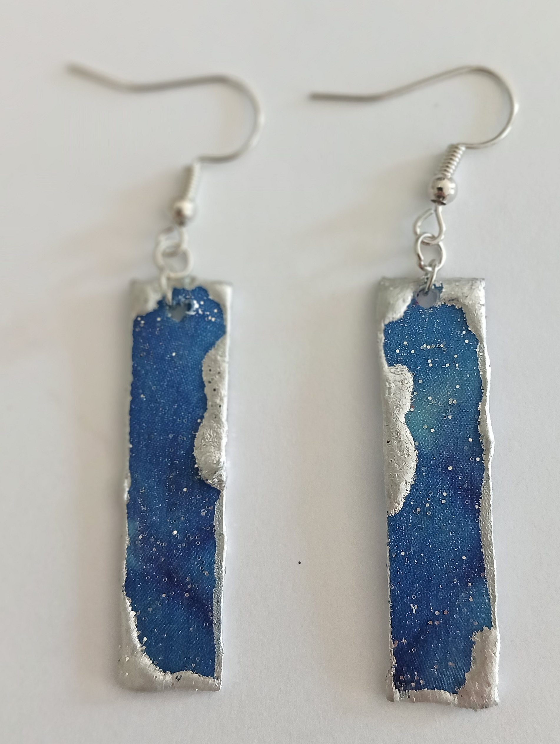 Boucles d oreilles tr&eacute;s l&eacute;g&egrave;res en soie peinte recto verso