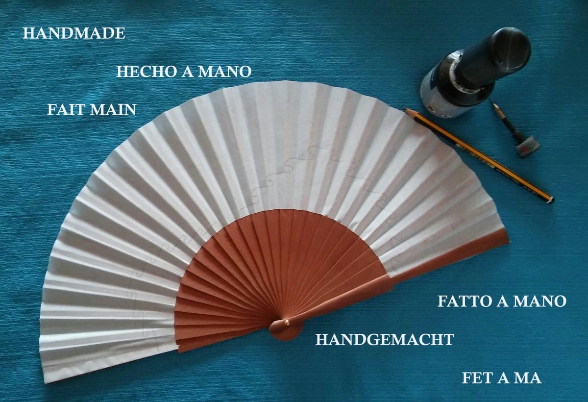 Abanico de satén dibujado y pintado a mano "Piano Pianissimo