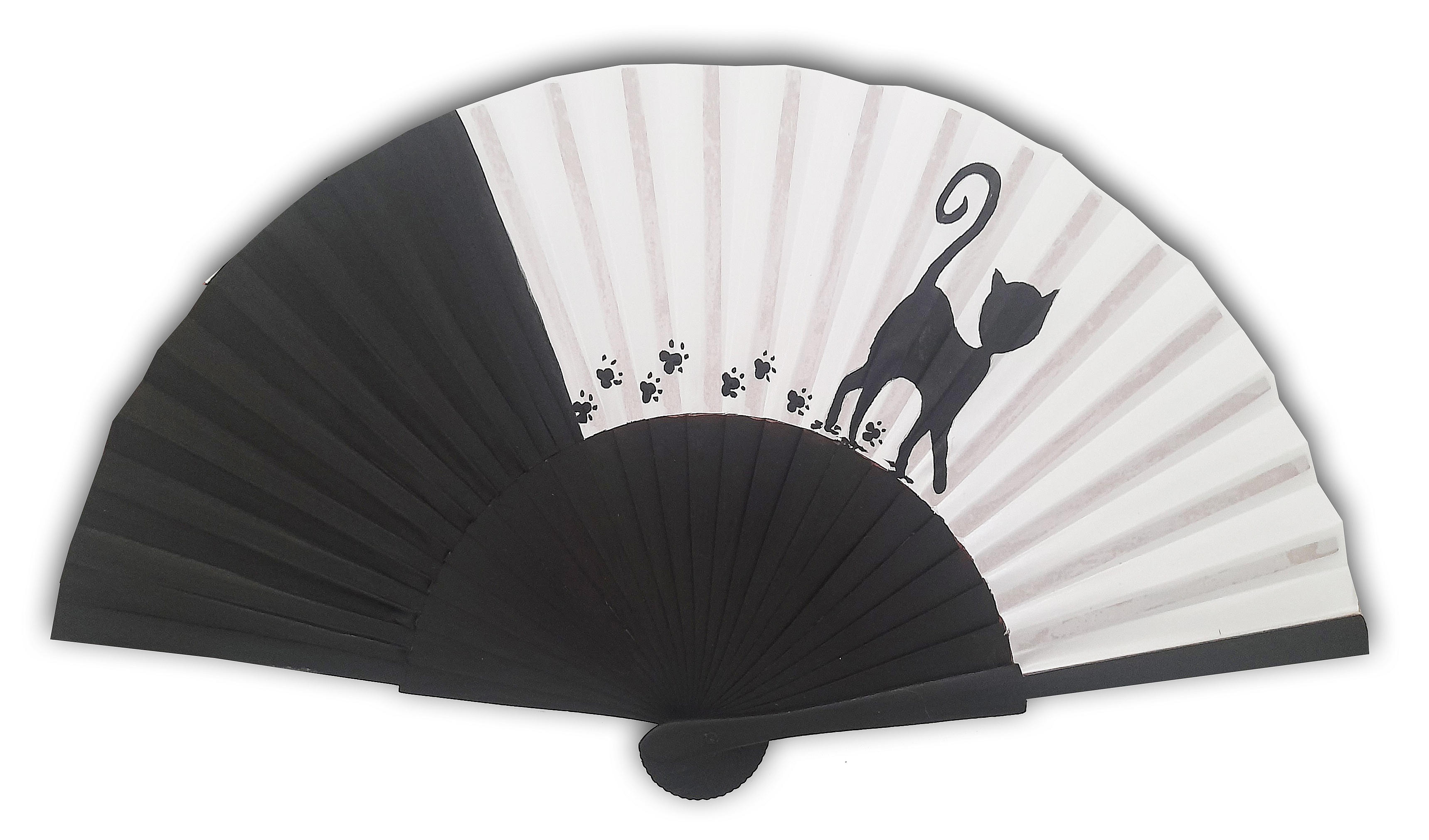 Eventail en soie dessin&eacute; et peint &agrave; la main "Chat vir&eacute;"