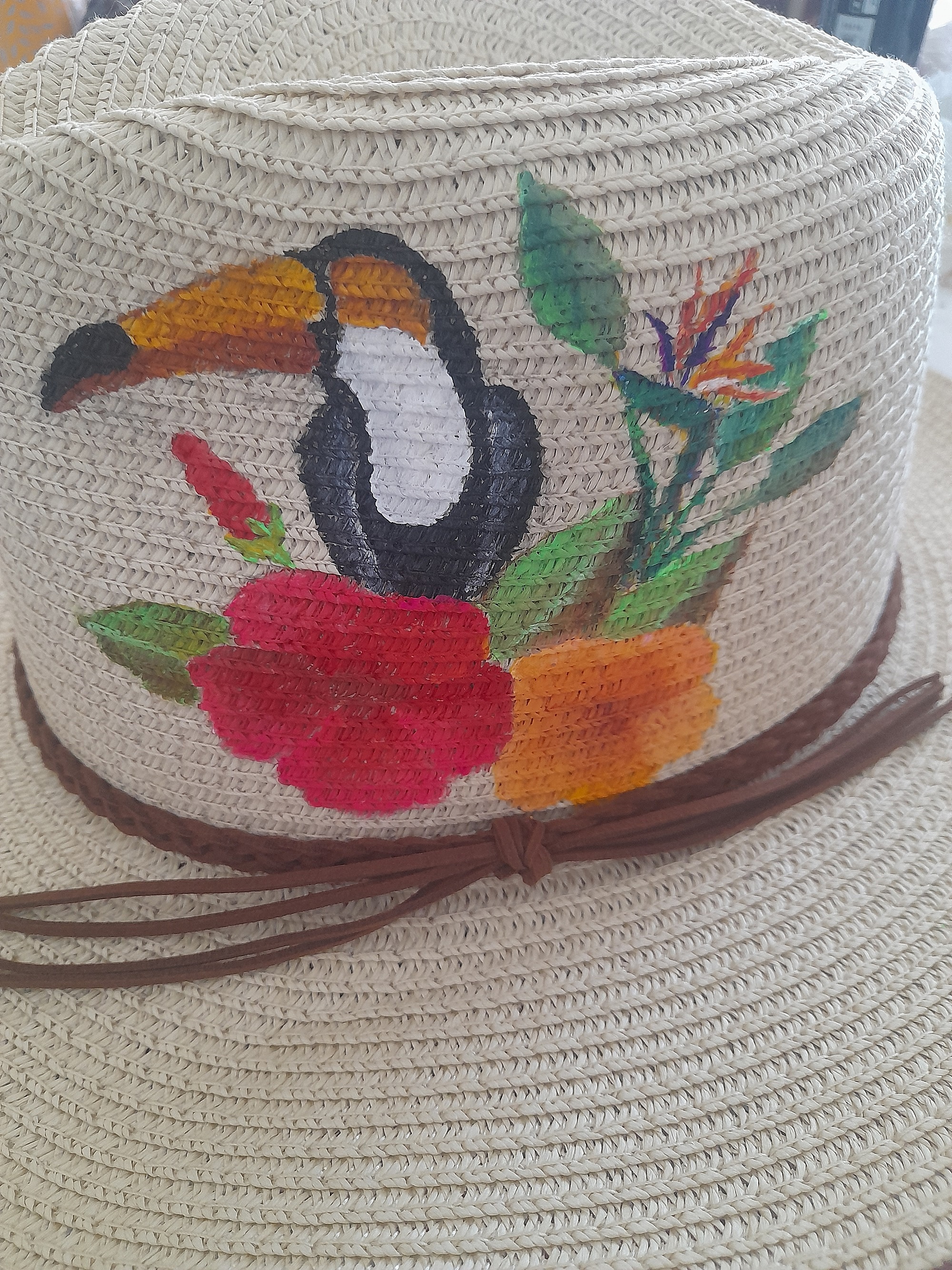 Un joli chapeau style Panama en paille enduite pour une meilleure protection