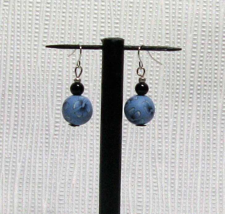 pendientes de fimo azul en gancho de plata