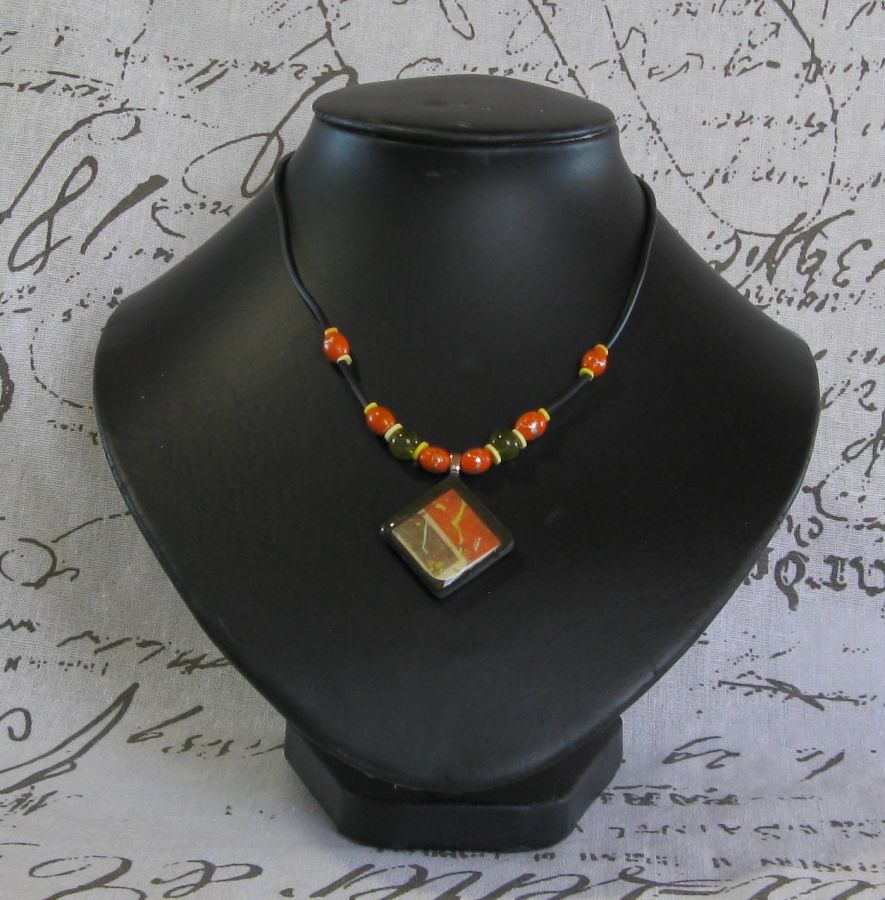 Collar de pizarra naranja y verde para mujer, creación única