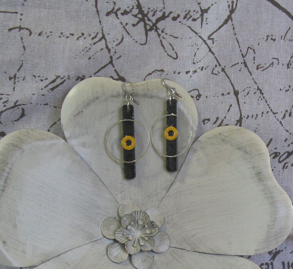 Longues Boucles d'Oreille Femme Noir et Jaune en Ardoise; Création Unique