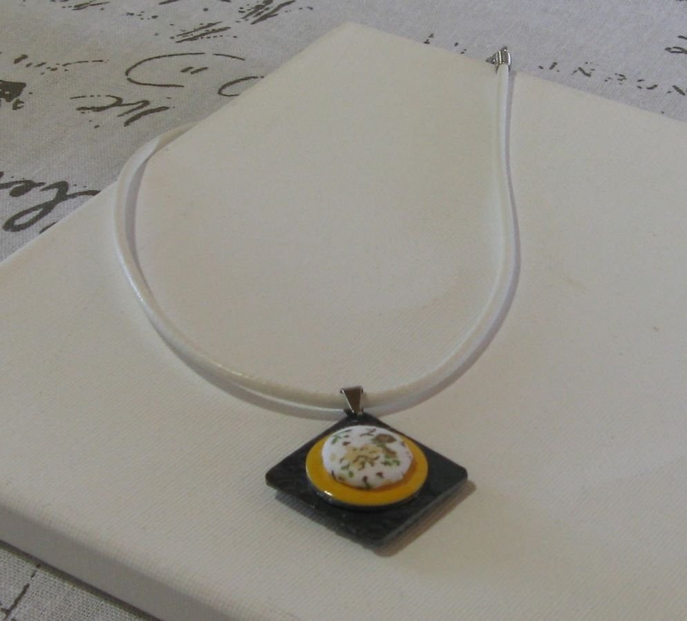 Collar Colgante de Pizarra Amarilla y Blanca para Mujer, Creación Única