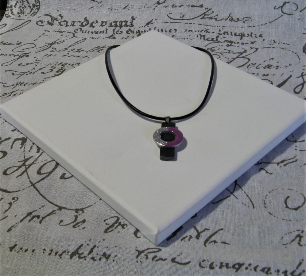 Pendentif Moderne pour Femme, Création en Ardoise et Email Violet et Argent pailleté, Création Unique