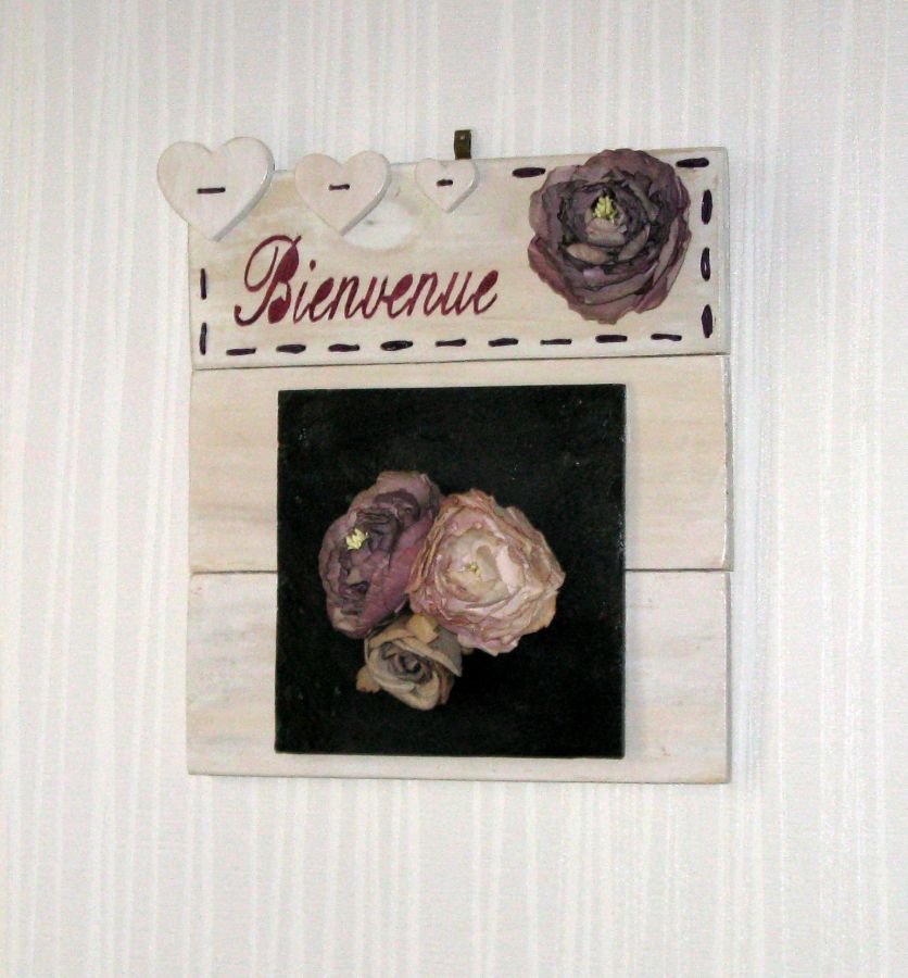 Cuadro Floral "Welcome" Shabby Chic en Madera Reciclada y Pizarra, Creación Única