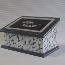 Caja de pizarra y madera, motivo de plumas, Creación única