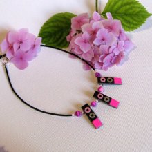 Collier plastron rose pâle, fuchsia et doré pour femme 