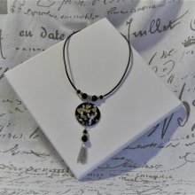 Collier pour Femme en Ardoise Argenté et Doré, Montage Silicone Noir, Création Unique