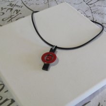 Pendentif Moderne Rouge en Ardoise Monté sur Cordon Cuir Noir, Création Unique