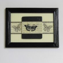 Cuadro Vintage Mariposa de Pizarra en un Marco Negro, Creación Única y Artesanal