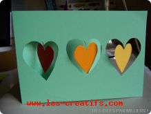 Tarjeta con corazones colgantes