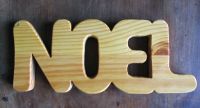 NOEL en letras de madera