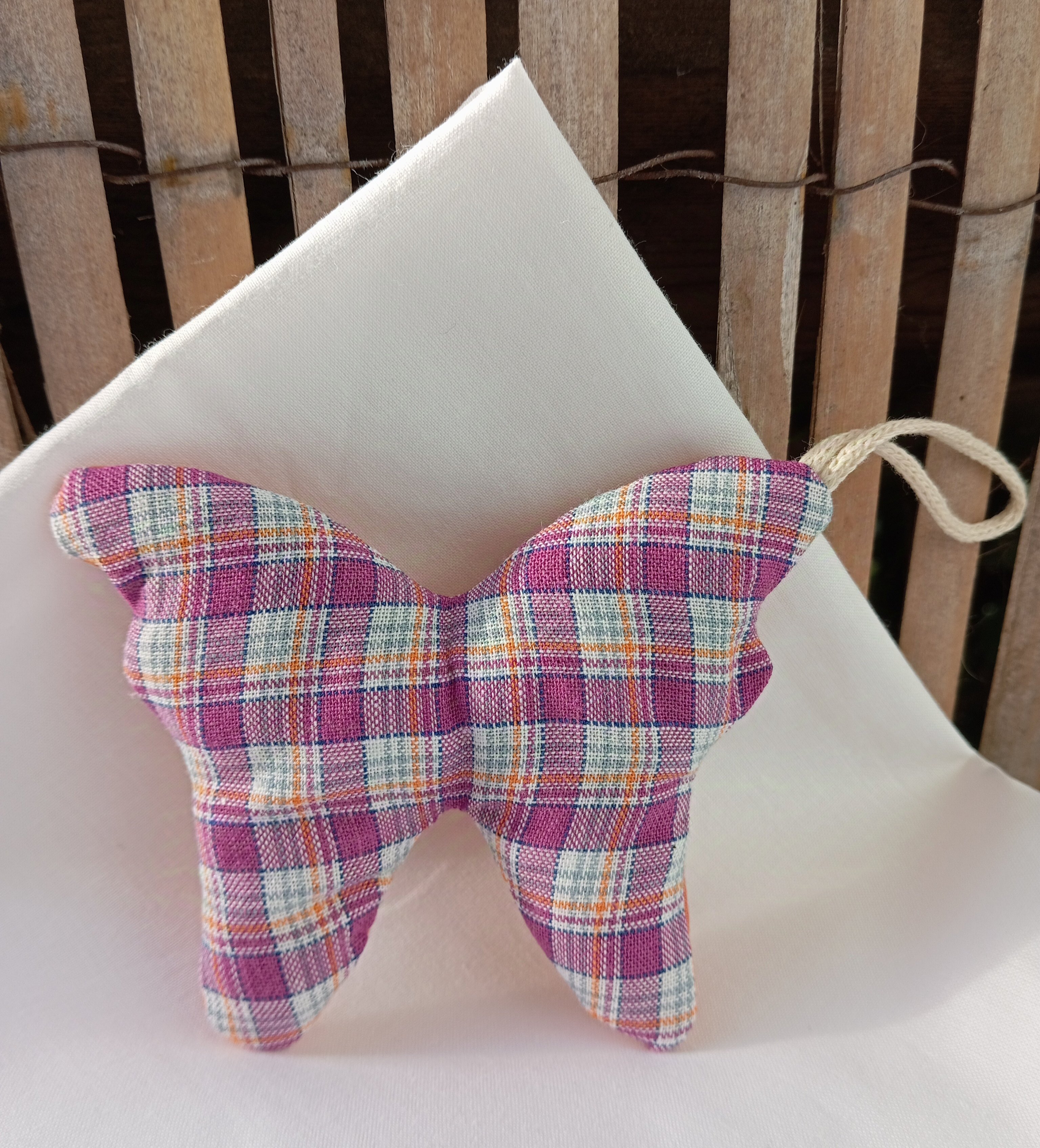 pochon garni de lavande bio en forme de papillon